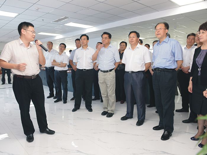 安徽省委常委、合肥市委書(shū)記吳存榮，合肥市黨政代表團(tuán)一行蒞臨我集團(tuán)參觀(guān)考察
